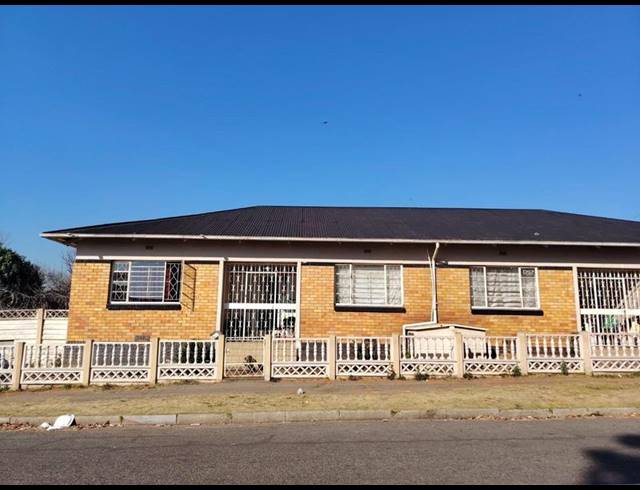 6 BEDROOM HOUSE FOR SALE IN REGENTS PARK